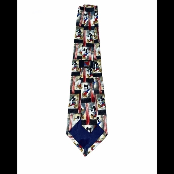 🌻 Disney’s Mickey Mouse Playing Golf Tie - Picture 5 of 6